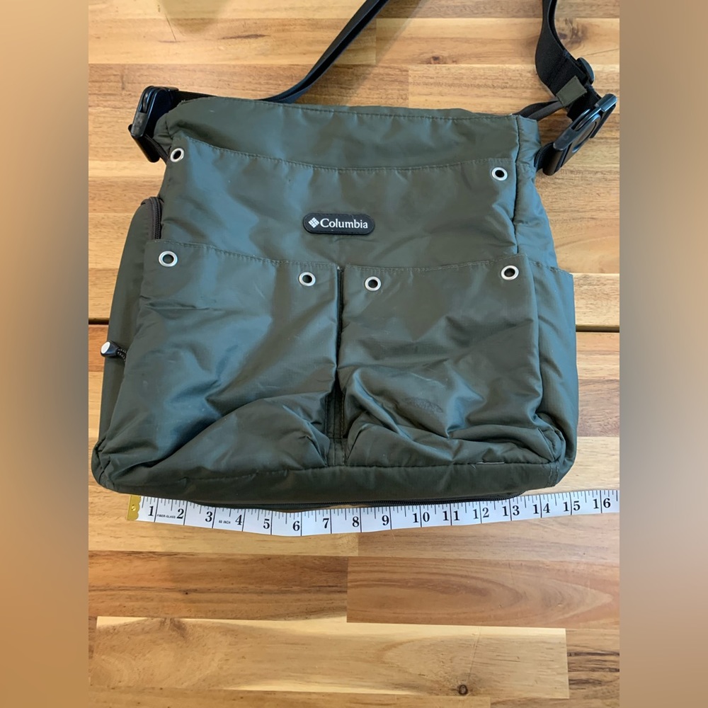 Columbia Diaper/ Messenger Bag| Hunter Green - Picture 11 of 16